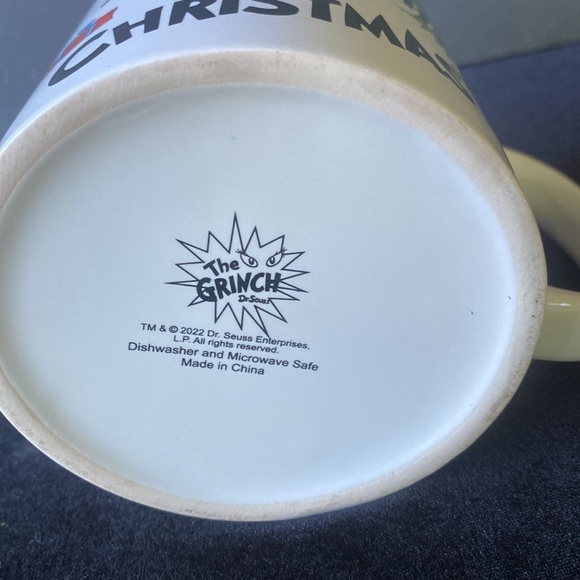 Like new How The Grinch Stole Christmas 20 oz. Mug - Picture 4 of 4